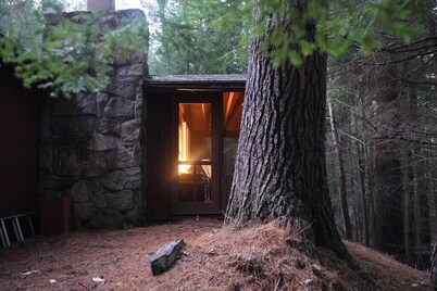Deer Brook Cabin w/ Hot Tub, Fireplace & Brook