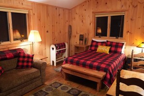 3 bedrooms, WiFi - Deer Brook Cabin w/ Hot Tub, Fireplace & Brook (Bath)