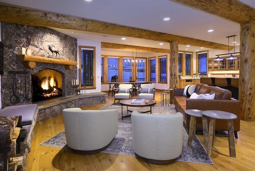 Goldlink Lodge /Ski-in Ski-out Luxury Home W/Incredible Views/Hot Tub/Fireplace!