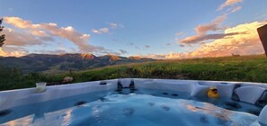 Outdoor spa tub - Goldlink Lodge /Ski-in Ski-out Luxury Home W/Incredible Views/Hot Tub/Fireplace! (Crested Butte)