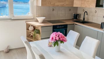 Fridge, microwave, oven, stovetop