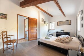 3 chambres, fer et planche à repasser, lit parapluie, Wi-Fi gratuit