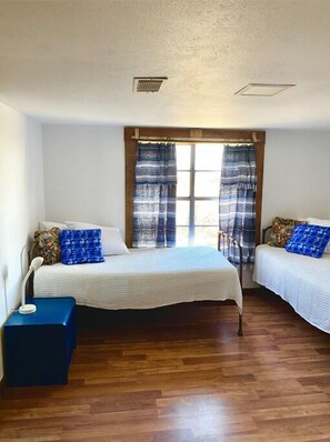 3 bedrooms, iron/ironing board, WiFi