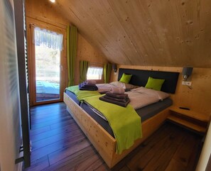 4 bedrooms, travel cot, free WiFi, bed sheets