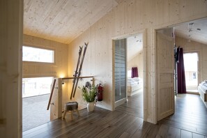 4 habitaciones, cuna de viaje, wifi gratis y ropa de cama