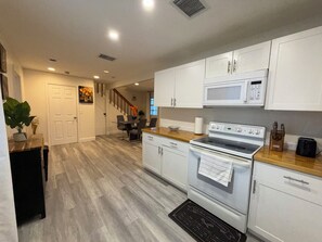 Fridge, microwave, oven, stovetop - Guest house West Palm Beach 2br/1.5 bath (West Palm Beach)