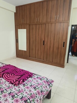 5 bedrooms, Internet - 4BHK Luxurious Apartment, Banjara Hills Road 13 (Hyderabad)