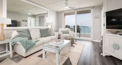 Renovated Condo With Pool on No Drive Beach
