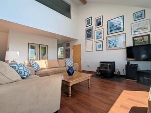 Smart-TV, bordtennis og bøker