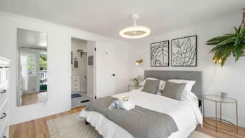 2 slaapkamers, een strijkplank/strijkijzer, gratis wifi, beddengoed