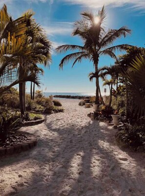Beach nearby, sun loungers, beach towels