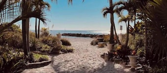 5min Drive-DTSP\Flexible Guest Policy\Fully Equipped Kitchen\Patio\Washer-Dryer