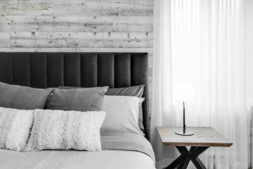 4 bedrooms, desk, iron/ironing board, travel crib