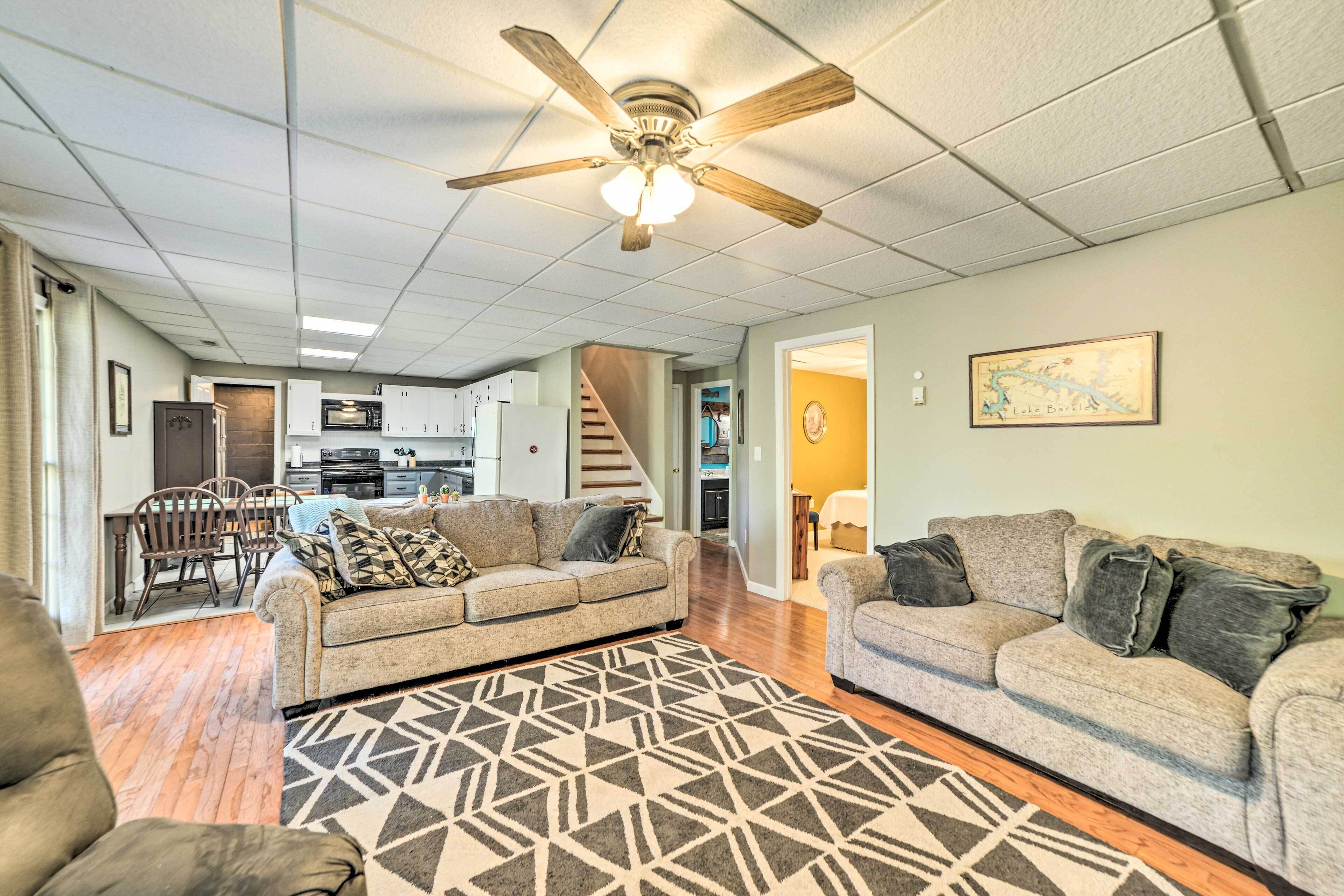 Télévision, lecteur de DVD, livres