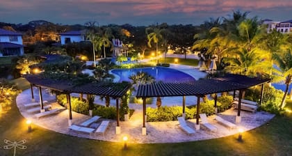 Stylish & Quiet ~ Breathtaking Laguna Views ~Pool