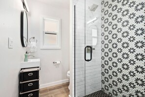 Hair dryer, towels - WOW! Gated 5-Suite Coastal Retreat @ Main Beach (Santa Cruz)