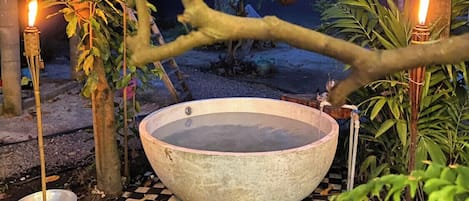 Outdoor spa tub