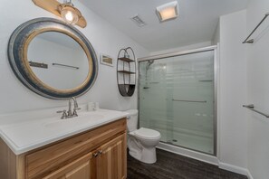 Douche, serviettes fournies