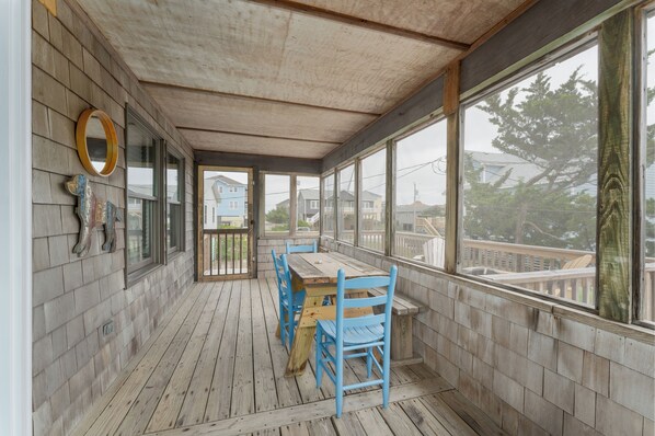 Outdoor dining - 7587- Barefoot Beachcomber,  | Oceanside | Kinnakeet Shores | Avon | Sleeps 7 (Avon)