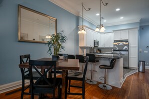Dining - Historic Front St Loft w/Sauna! Best location in Heart of Downtown Wilmington (Wilmington)