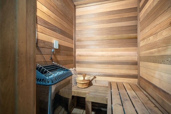 Sauna - Historic Front St Loft w/Sauna! Best location in Heart of Downtown Wilmington (Wilmington)