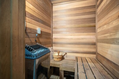 Historic Front St Loft w/Sauna! Best location in Heart of Downtown Wilmington