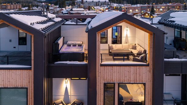 A modern multi-level cabin with a hot tub, a cozy seating area, and a balcony overlooking a snowy mountain town. - Downtown WP Event Center Loft 96 I Rooftop Spa I Great Views I Bunks I Discounted Attractions (Winter Park)