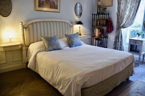 3 makuuhuonetta, työpöytä, silitysrauta/-lauta, ilmainen Wi-Fi