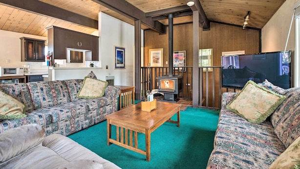 A cozy living room with patterned sofas, a wooden coffee table, and a fireplace. - Mammoth Lakes Townhome < 2 Mi to Ski Area! (Mammoth Lakes)