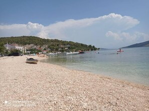 Apartamento, varias camas | Playa