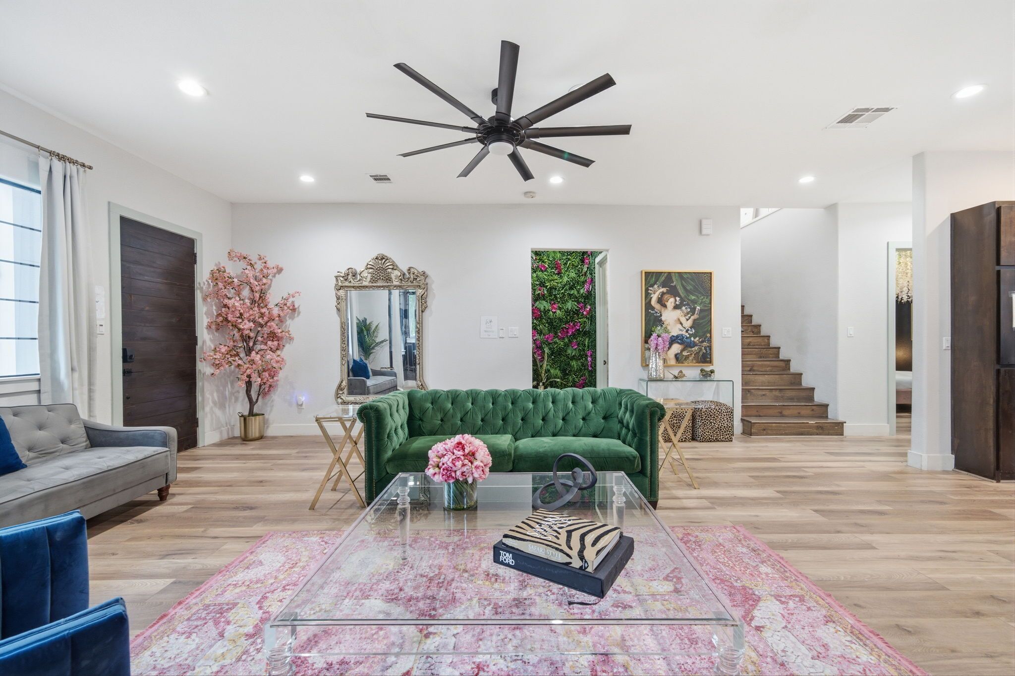Smart TV, fireplace, books, stereo