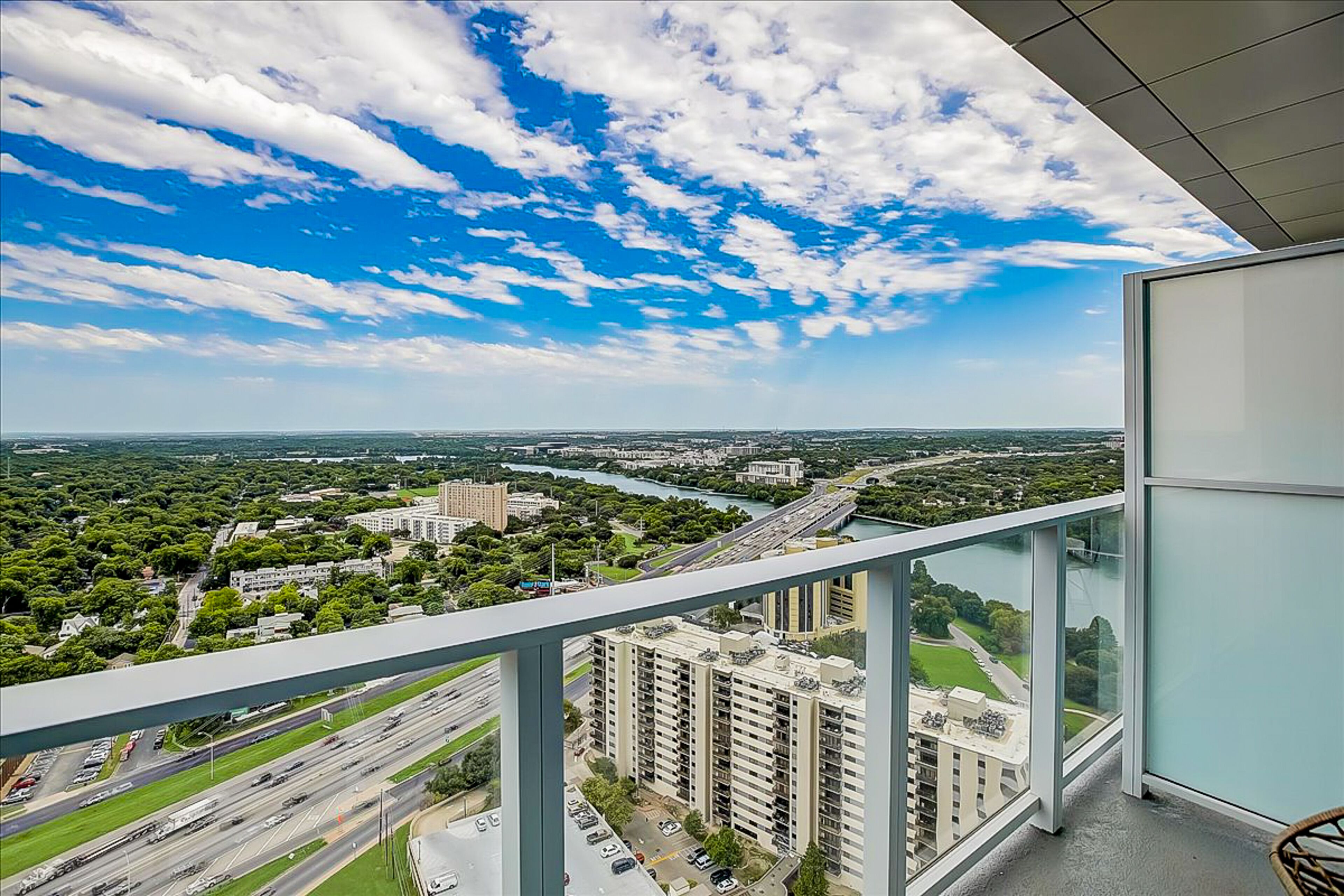 Top floor Historic Rainey St condo with river-view balcony, rooftop pool & gym