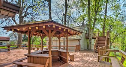 Stunning 2-Building Rental - Walk to Marina!