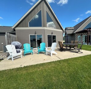 Outdoor dining - Bridges Bay cabin#52 - sleeps 10 (Arnolds Park)