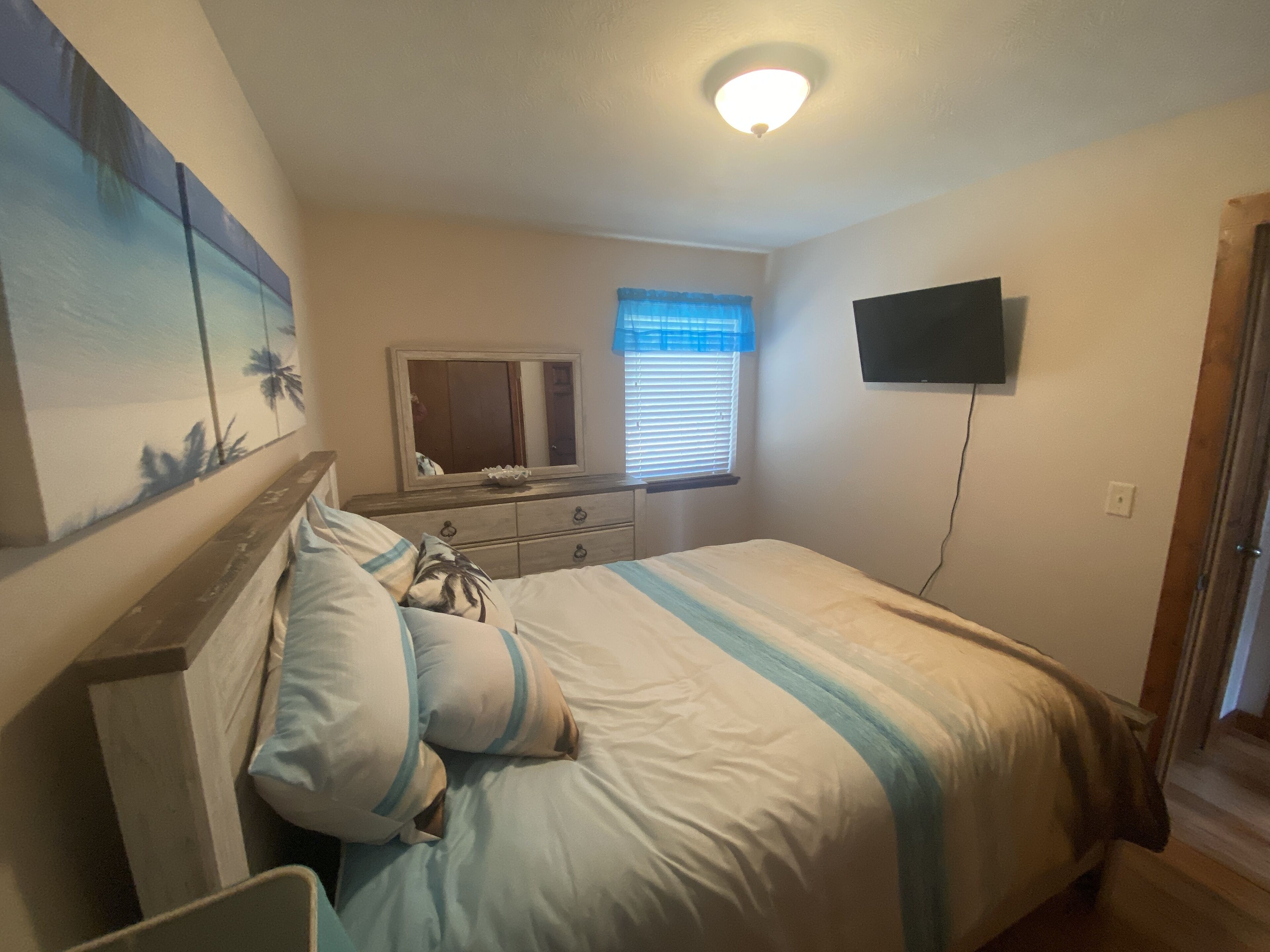 3 bedrooms, iron/ironing board, WiFi, bed sheets