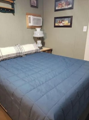 2 bedrooms, iron/ironing board, free WiFi, bed sheets - Captivating Barn-Blacksmith Shop nearby GIANT SEQUOIAS  (Springville)