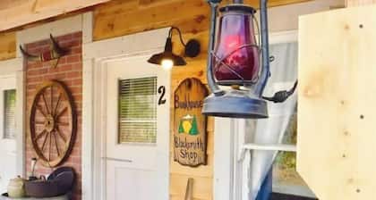 Captivating Barn-Blacksmith Shop nearby GIANT SEQUOIAS