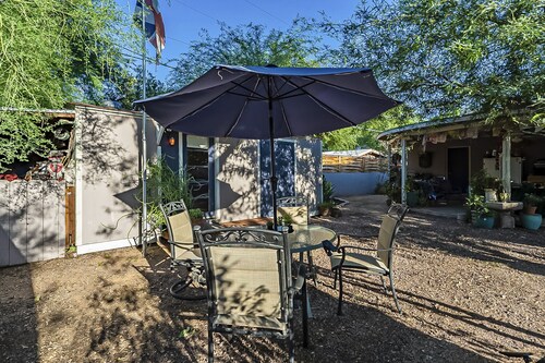 Cute Peaceful Tiny House Getaway w/ Backyard - Low Summer Rates! 🏡
