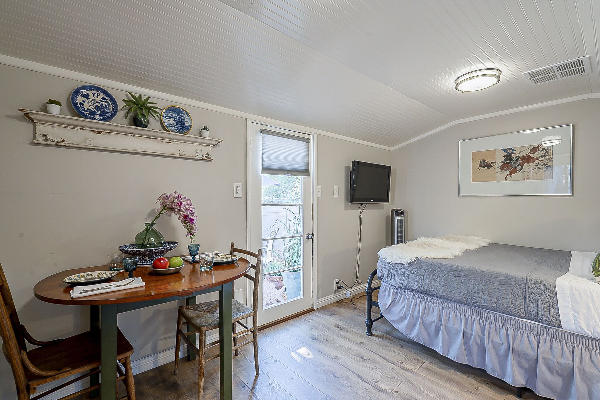 1 chambre, fer et planche à repasser, accès au Wi-Fi (inclus)