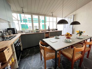 Kühlschrank, Mikrowelle, Ofen, Geschirrspüler