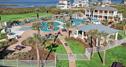 Water Front Views, Modern Farmhouse Vibe, Bunkroom, Private Beachfront Resort