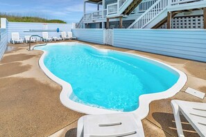 A heated pool - Oceanfront Luxury Panoramic 5BR, Pool, Hot Tub, Elevator, Wave House OBX (Rodanthe)