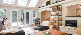 Bright & Open Central A/C Dog Friendly!