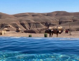 2 piscinas al aire libre, camas de piscina gratis, sombrillas