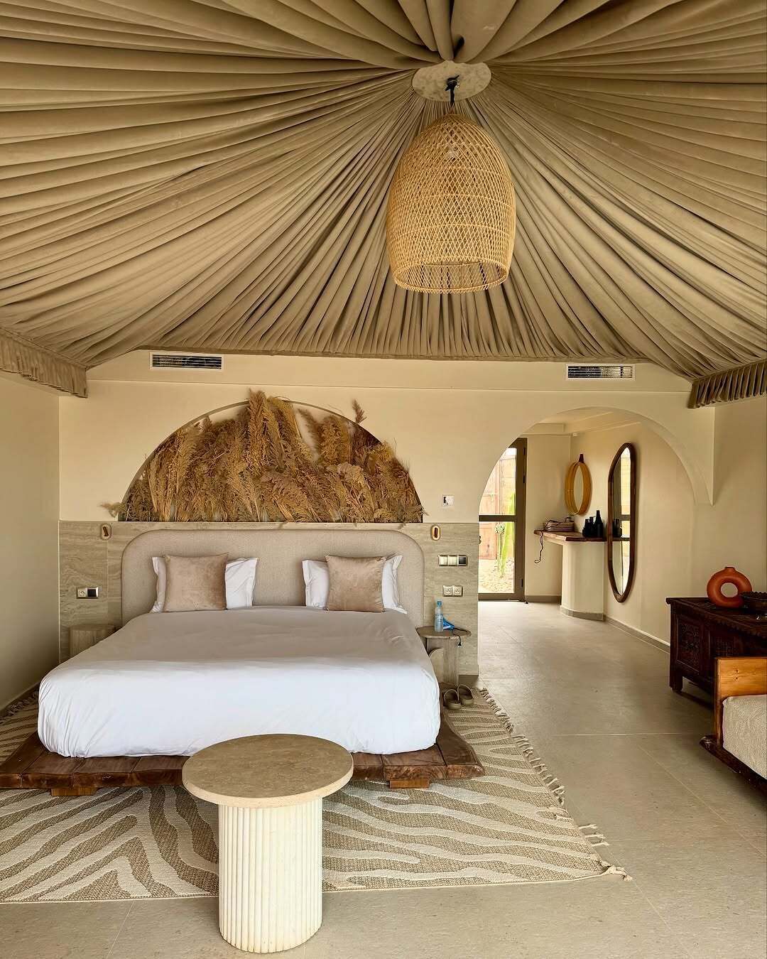 Egyptian cotton sheets, premium bedding, pillowtop beds, minibar