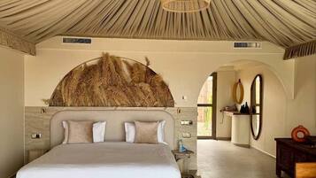 Egyptian cotton sheets, premium bedding, pillow-top beds, minibar