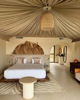 Egyptian cotton sheets, premium bedding, pillowtop beds, minibar