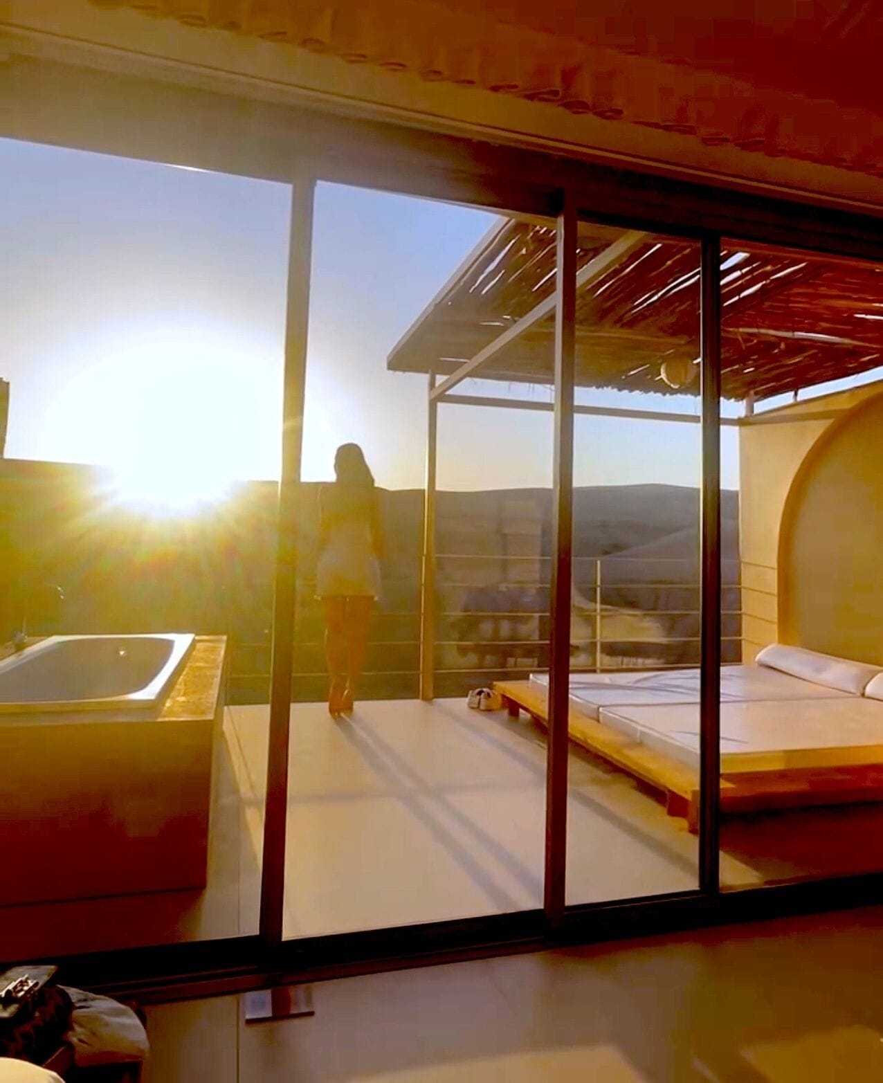 Tienda de campaña Premium, Terraza, vista al desierto | Sábanas de algodón egipcio y ropa de cama de alta calidad 