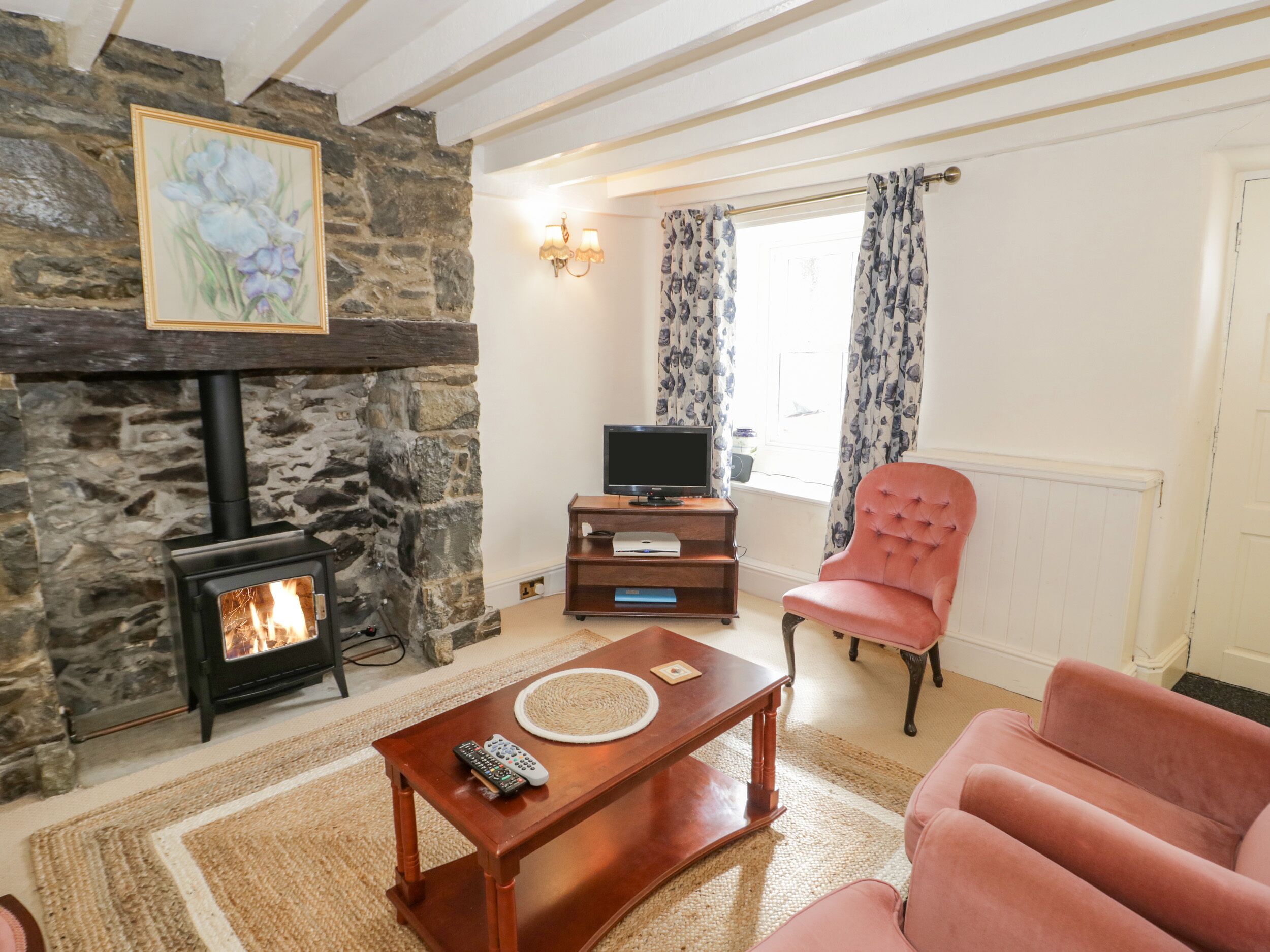 Tudor Cottage, Character Holiday Cottage, With A Garden In Conwy - Conwy