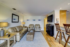 Villa, Multiple Beds, Kitchen (949 Cutter Court) | Living area | 40-inch TV with cable channels - 949 Cutter Court at The Sea Pines Resort (Hilton Head Island)
